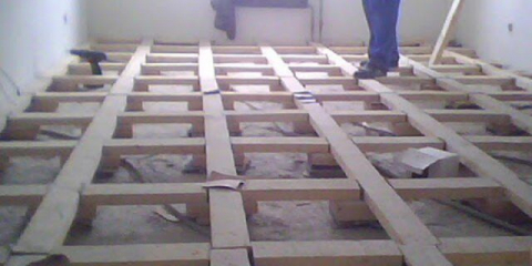 Jak správně položit a zajistit klády k betonové podlaze